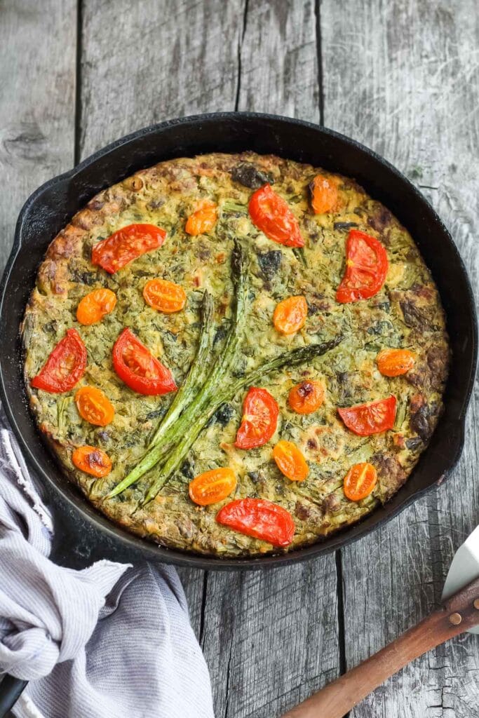 Springy Vegan Frittata stocked up with fresh herbs, leeks and asparagus and a flavorful creamy chickpea flour filling. #frittata #veganbreakfast #veganfrittata