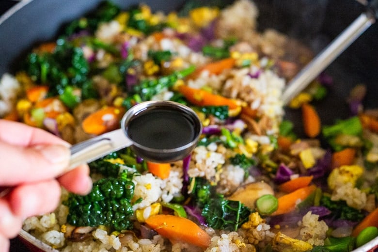 Season the vegetable stirred rice with soy sauce.