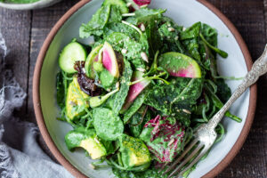 Inspired by the sea, this Spirulina Sea Salad features kelp noodles, dulse ribbons and an addicting Spirulina Dressing tossed with seasonal greens, avocado, cucumber, radish and optional smoked ahi or smoked salmon. Vegan adaptable and Low-carb. #spirulina #salad #vegansalad #dulse #kelpnoodles