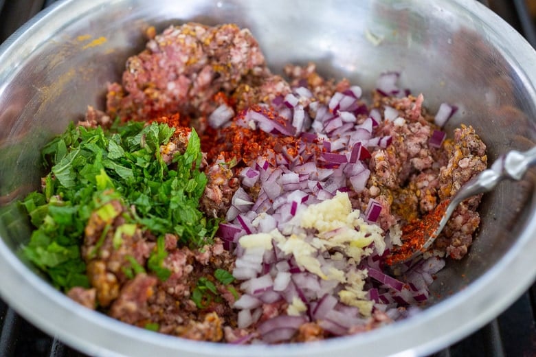 mix the ground meat with the herbs and the spices.