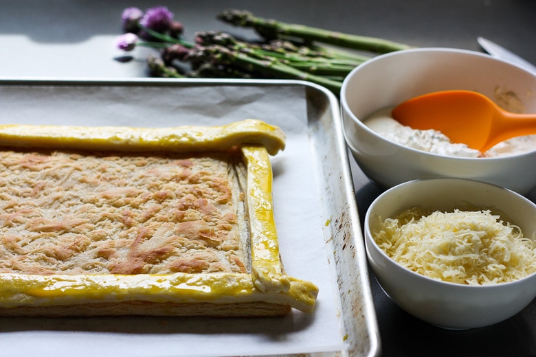 making a double edge tart with puff pastry.