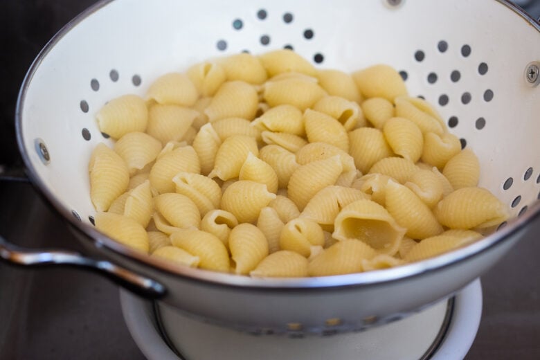 Pasta shells for creamy pea pasta.