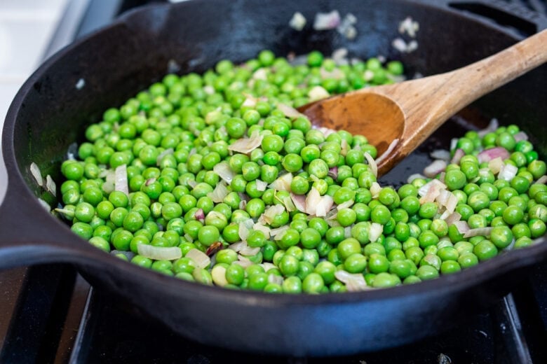 Sauteed peas for creamy pea pasta.