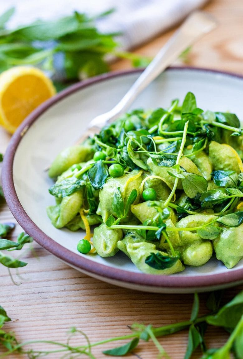 Pea Pasta with a creamy, vegan minted pea sauce. A fast and easy 30-minute vegan dinner recipe you'll fall in love with!