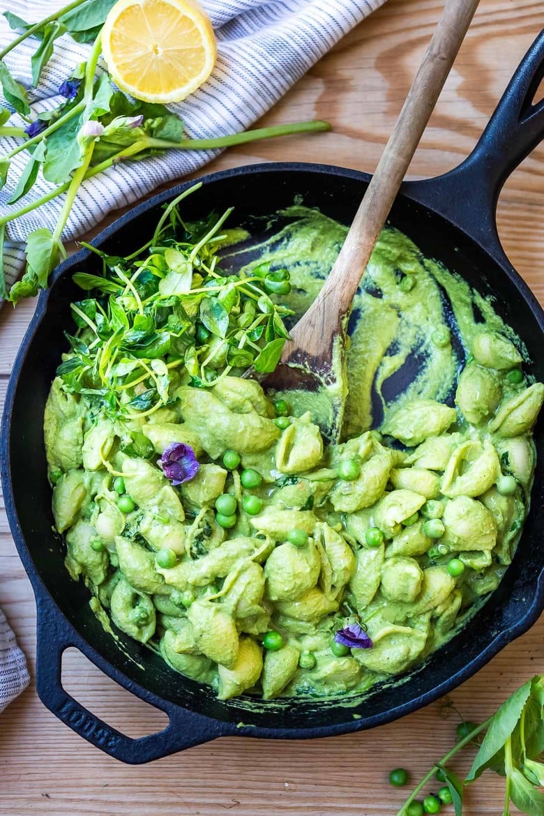 40 BEST Pasta Recipes! Pea Pasta with a creamy, vegan minted pea sauce. A fast and easy 30-minute vegan dinner recipe you'll fall in love with!