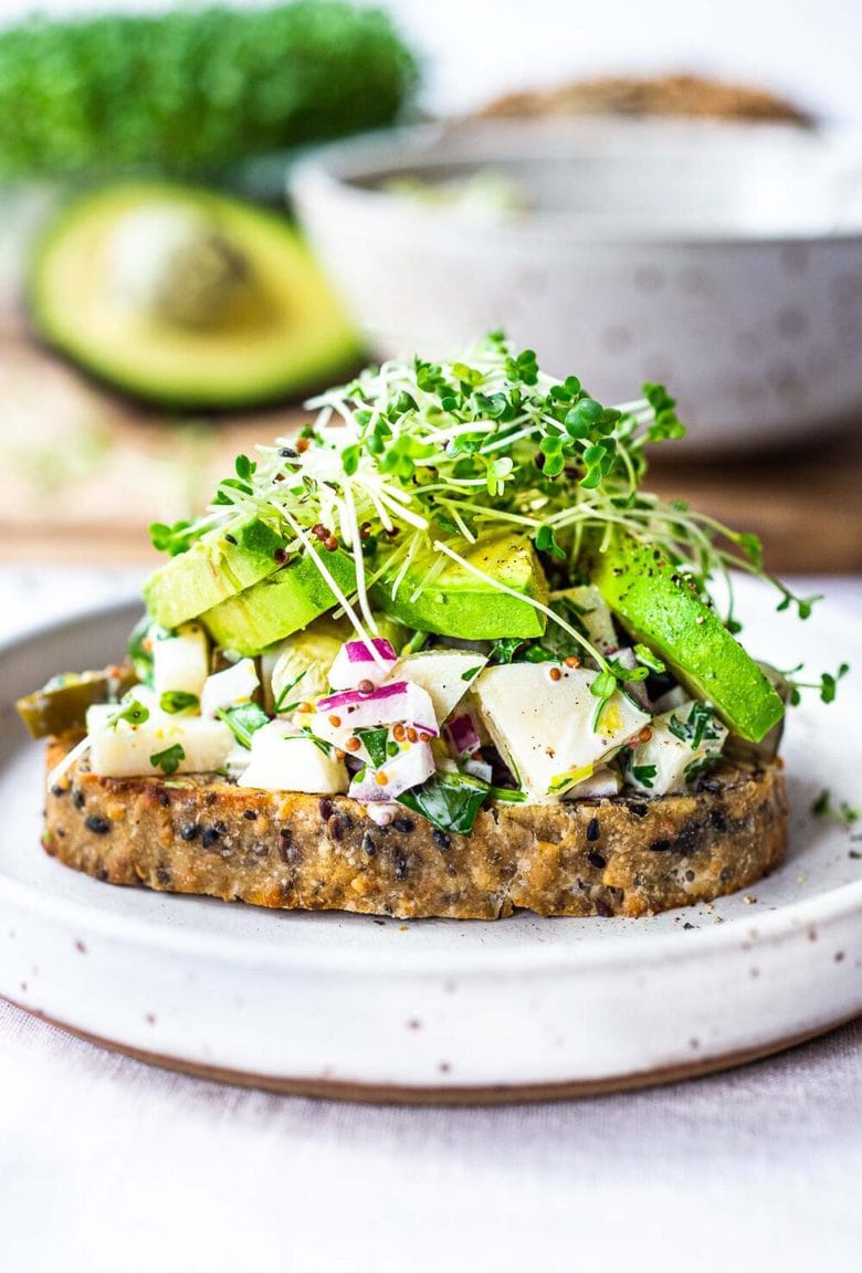 This Vegan Tuna Salad is made with hearts of palm, red onion, pickle & fresh herbs. A delicious vegan alternative, and made without chickpeas.