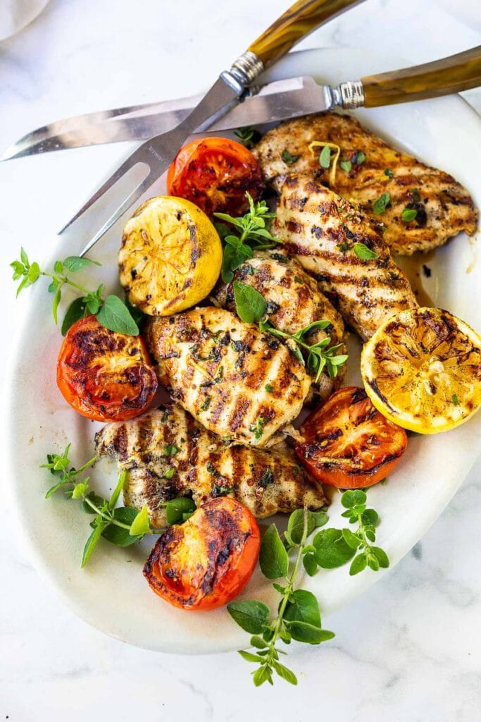 How to make the Best Grilled Chicken- flavorful and juicy every single time! A simple, easy recipe made with chicken breast, garlic, herbs and lemon! #grilledchicken