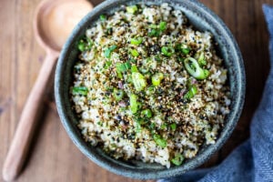 Seasoned Japanese Rice with Furikake, made with short grain rice, rice vinegar and scallions - a simple tasty side dish to serve with fish and meat, or in bowls. #rice #Japaneserice #furikake