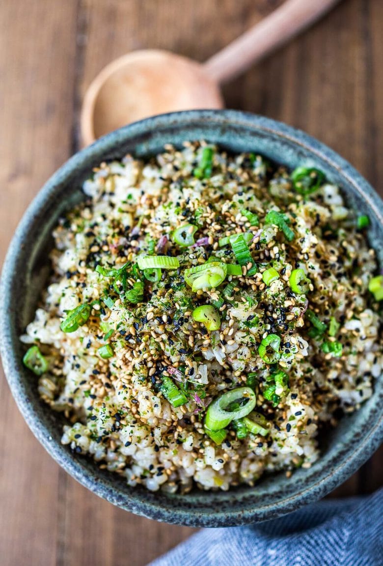 Seasoned Japanese Rice with Furikake, made with short grain rice, rice vinegar and scallions - a simple tasty side dish to serve with fish and meat, or in bowls. #rice #Japaneserice #furikake