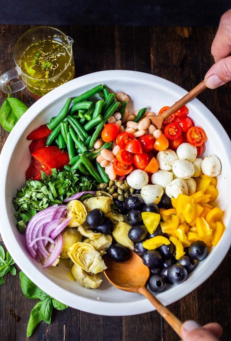 Antipasto Salad wtih white beans, aritchoke hearts, olives, fresh veggies, and lots of herbs, tossed in a simple Italian dressing. Vegan and Low Carb adaptable!