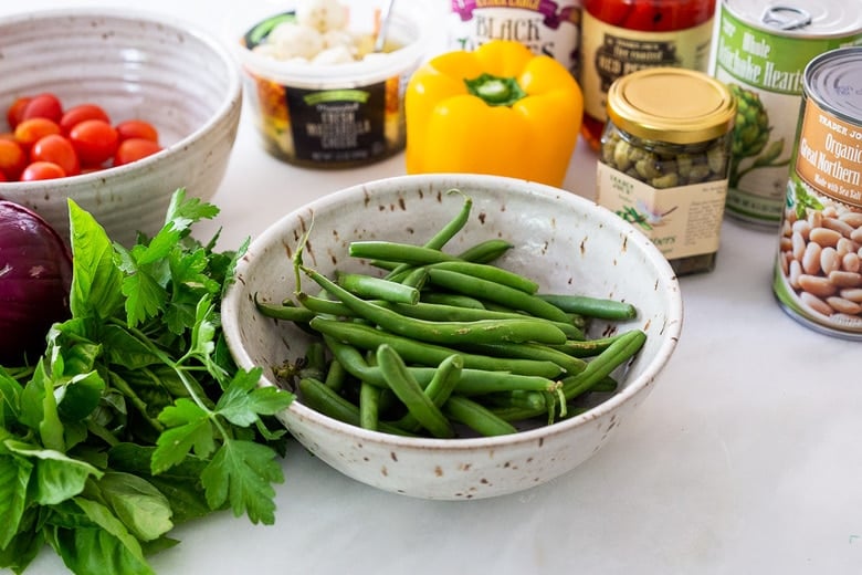 Ingredients in antipasto salad 