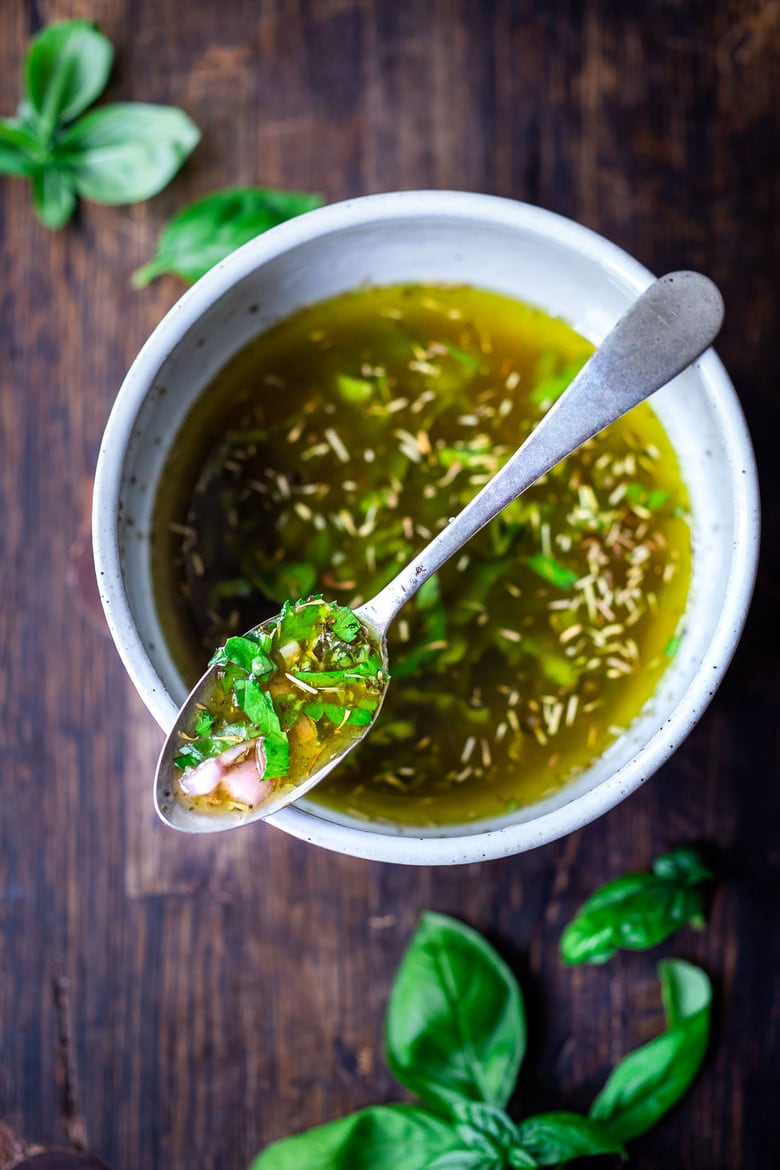 How to make homemade Italian Dressing from scratch- and simple easy recipe that tastes way better than store-bought. #italiandressing 