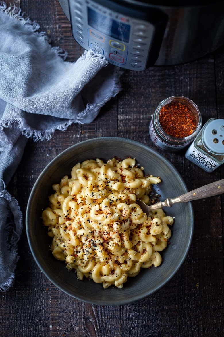 Instant Pot Mac and Cheese- creamy, delicious and crazy good, homemade Mac and cheese doesn't get any easier than this! #instantpot #macandcheese