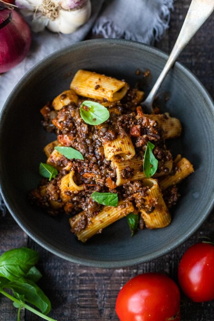 lenti bolognese in a bowl.