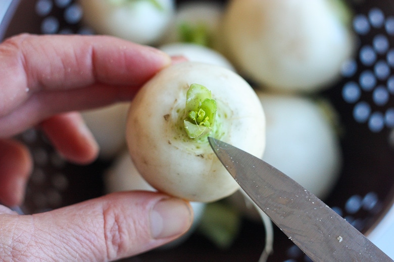 cleaning turnips