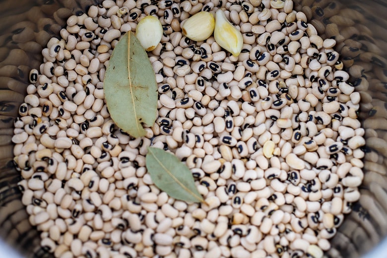 black eyed peas cooking in and instant pot. 