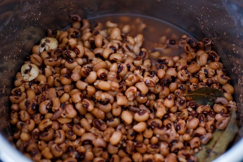 cooked blacked eyed peas