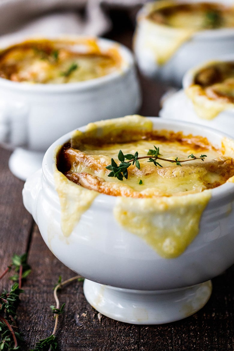 Classic,Traditonal French Onion Soup with caramelized onions in rich deep broth topped with toasty croutons and melted gruyere.  Vegan and Vegetarian Adaptable! #frenchonionsoup