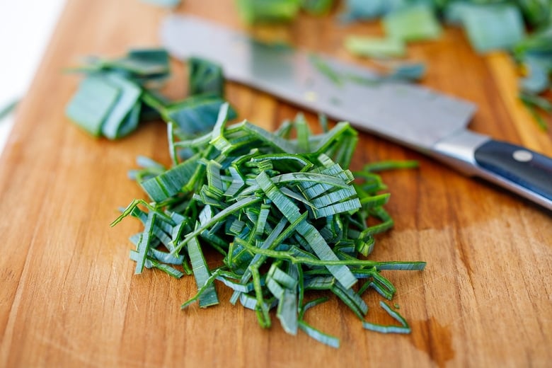 slicing leeks for frizzled leeks