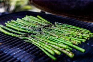 How to make The Best Grilled Asparagus- one of the easiest, fastest and tastiest ways to cook asparagus in under 15 minutes! A delicious healthy vegan side dish, everyone will love. 