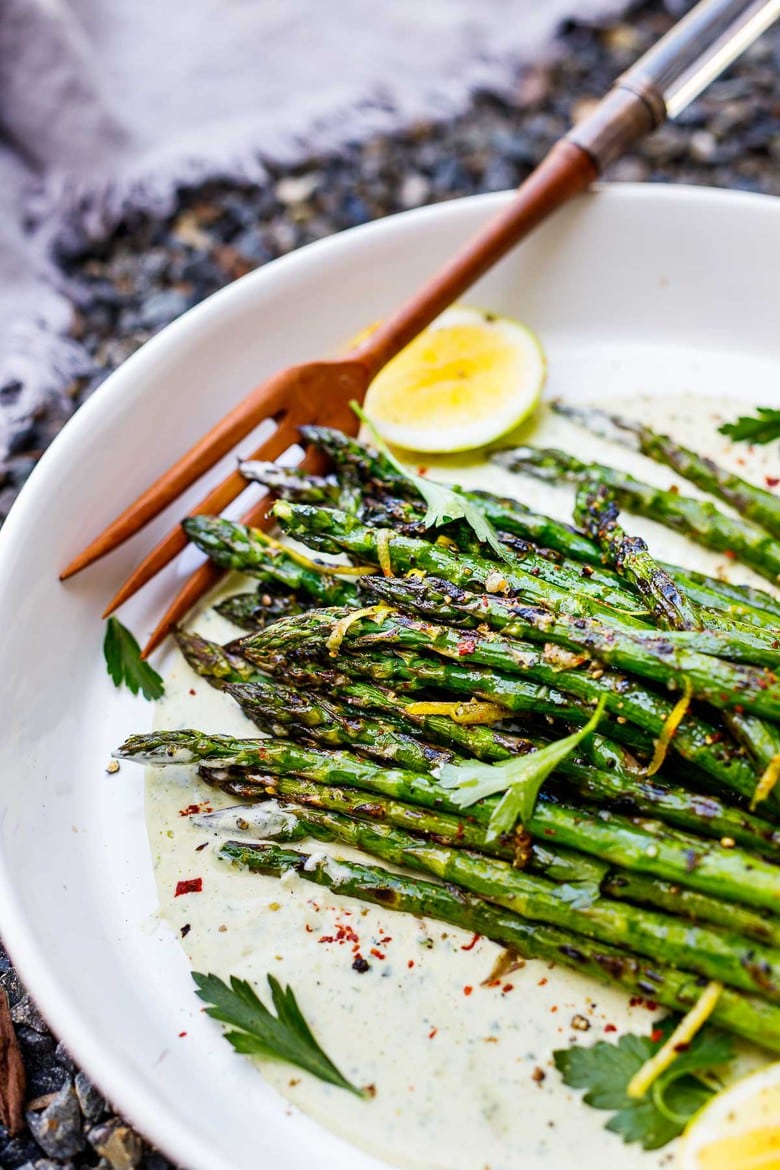 How to make The Best Grilled Asparagus- one of the easiest, fastest and tastiest ways to cook asparagus in under 15 minutes! A delicious healthy vegan side dish, everyone will love. 