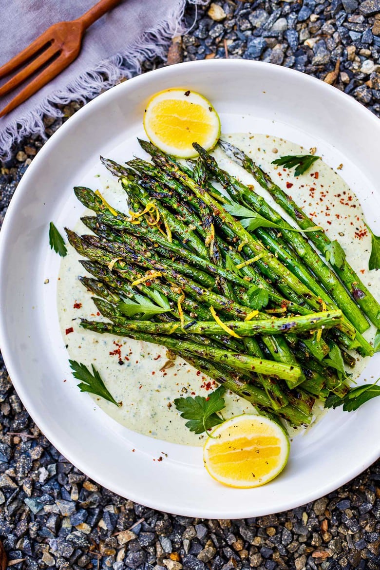 How to make The Best Grilled Asparagus- one of the easiest, fastest and tastiest ways to cook asparagus in under 15 minutes! A delicious healthy vegan side dish, everyone will love. 