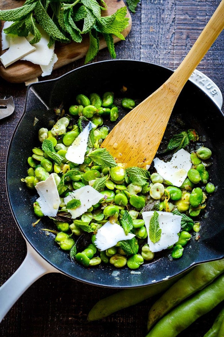 How to prepare and cook fava beans! A delicious spring-inspired side dish featuring fresh fava beans, mint and lemon. #favabeans 