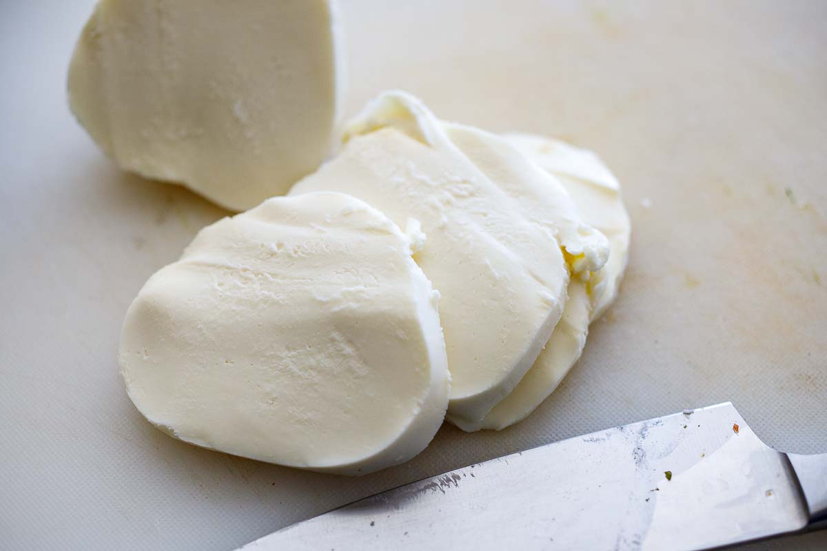 sliced Mozzarella