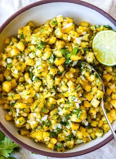 A simple recipe for pineapple salsa made with fresh pineaple, cilantro, chipotle, onion and lime. Refreshing, vegan and delicious!
