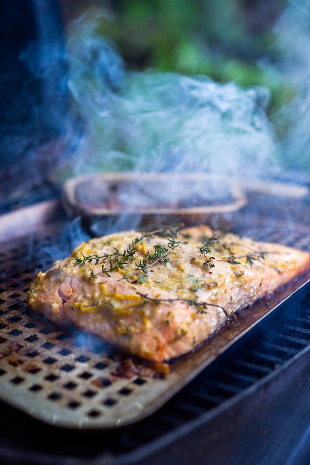 grilling salmon with applewood chips