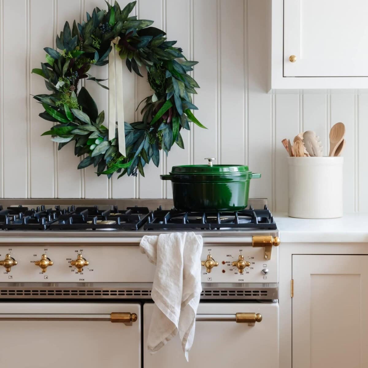 Discover the best Dutch ovens for bread baking in 2025—top-performing, high-quality picks for perfect crust, even heat, and artisan-level results.
