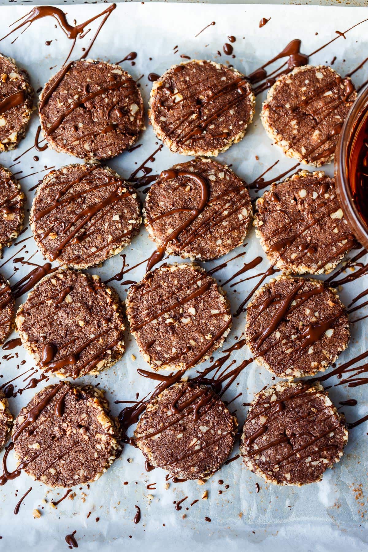 Baked cookies drizzled with melted chocolate.