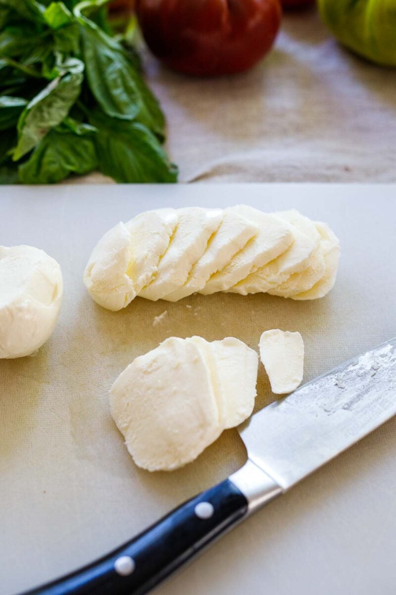 sliced mozzarella cheese