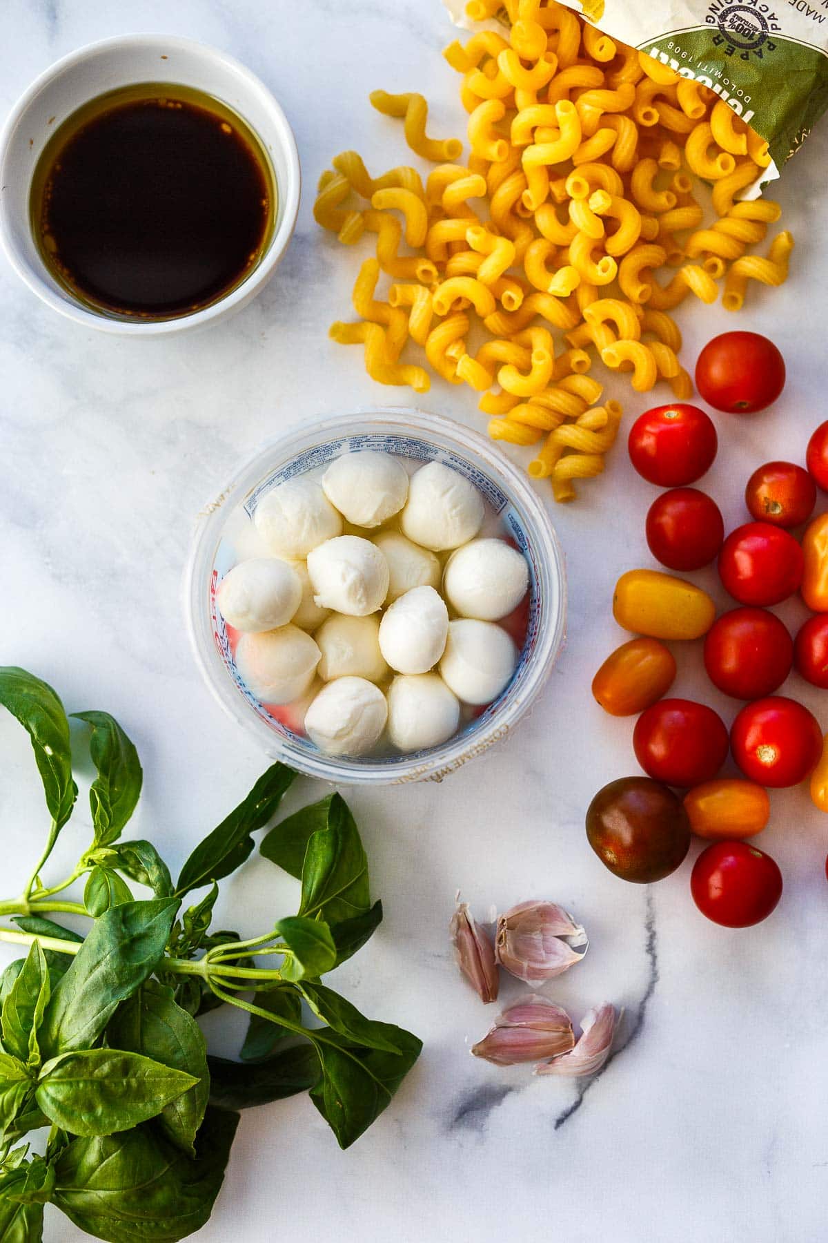 caprese pasta salad ingredients.