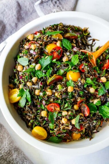 This delicious Wild Rice Salad is the perfect combination of textures and flavors. Made with chickpeas (or chicken breast), cherry tomatoes, red onion, parsley, mint, in a simple lemony dressing. Vegan!