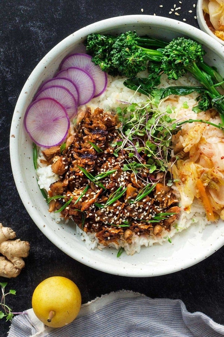 These Easy Dinner Ideas are perfect for busy nights. From veggie-loaded stir-fries and healthy grain bowls, to flavorful tacos and simple pastas, these easy healthy dinners can be made in no time flat. Many vegan options! 