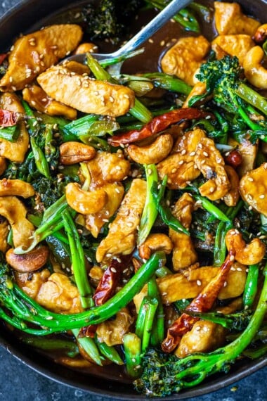 This Szechuan Chicken Stir fry is fast and flavorful! Made in under 30 minutes, with Szechuan (Sichuan) peppercorns, dried red chilies, thinly sliced chicken, and your choice of veggies!