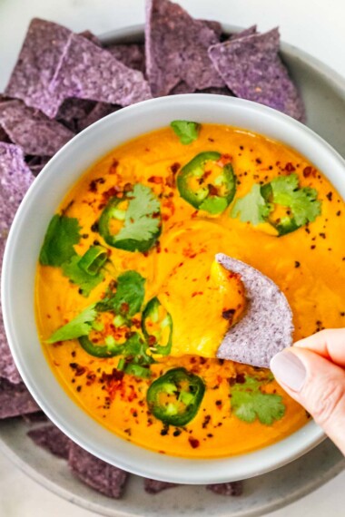 This creamy Vegan Queso recipe is so delicious! A highly adaptable recipe packed with wholesome veggies and perfect for nachos, burrito bowls, and tacos.