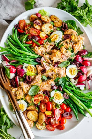 My twist on the French classic, Salade Niçoise! It's made with wild salmon, roasted potatoes, green beans, olives, capers, radishes, tossed with a lemony anchovy dressing. Vegan-adaptable and gluten-free.