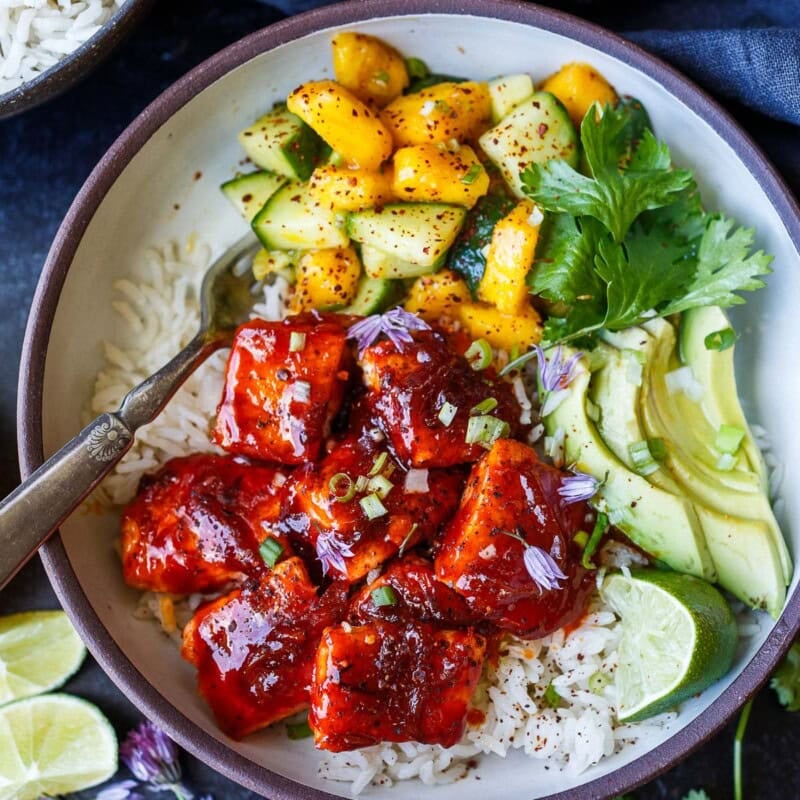 Spicy sticky gochujang-glazed salmon meets cool mango-cucumber salsa in this bold, Korean-inspired rice bowl. Served with jasmine rice and creamy avocado, it’s a healthy, flavor-packed meal perfect for weeknights.