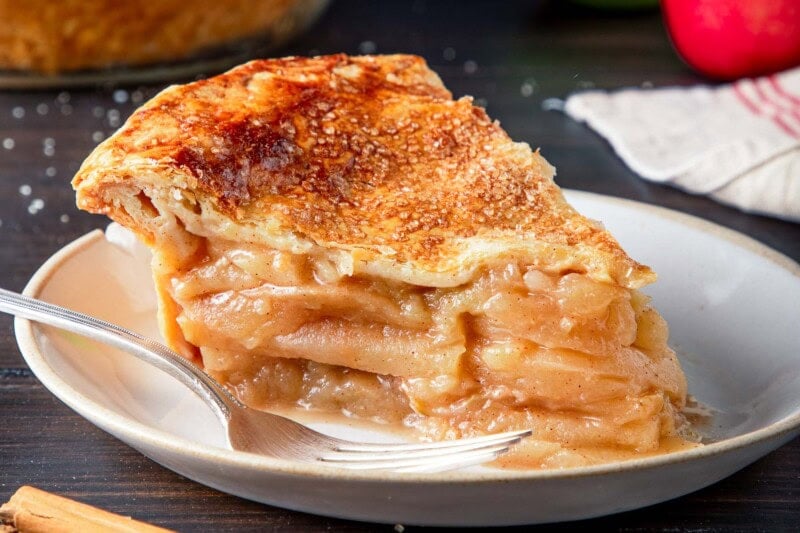 A timeless Double-Crust Apple Pie made with Honeycrisp and Granny Smith apples, spiced with cinnamon, nutmeg, cardamom & clove, in a flaky all-butter crust.