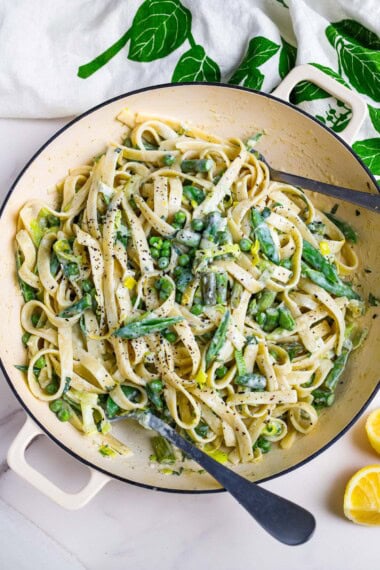 pasta primavera is the perfect spring dinner recipe. Tender pasta and spring vegetables are kissed with a light cream sauce infused with lemon and herbs.