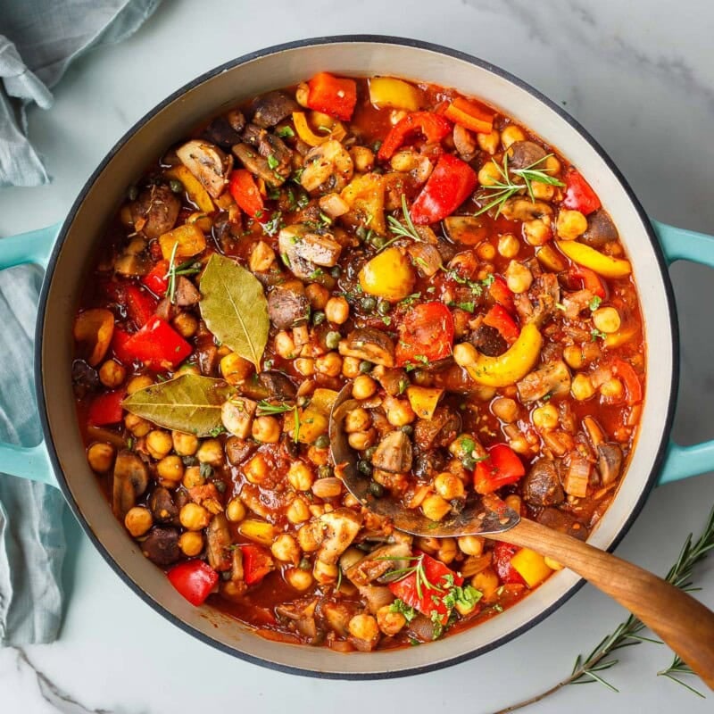 This cozy Chickpea Cacciatore is a hearty vegetarian dinner with tender chickpeas and 